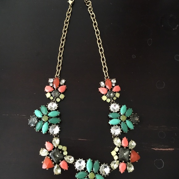Stella & Dot Elodie Statement Necklace - Picture 2 of 4